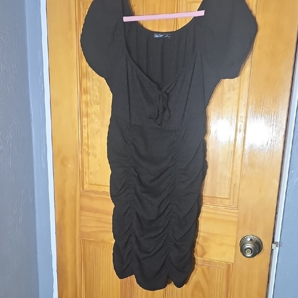 Box D ASTER Black Ruched Midi Dress with Puff Sleeves